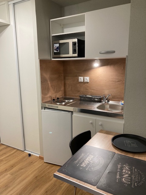 PR CHU ET PLACE ST MARC STUDIO MEUBLE - 1 pièce - 16 m²
