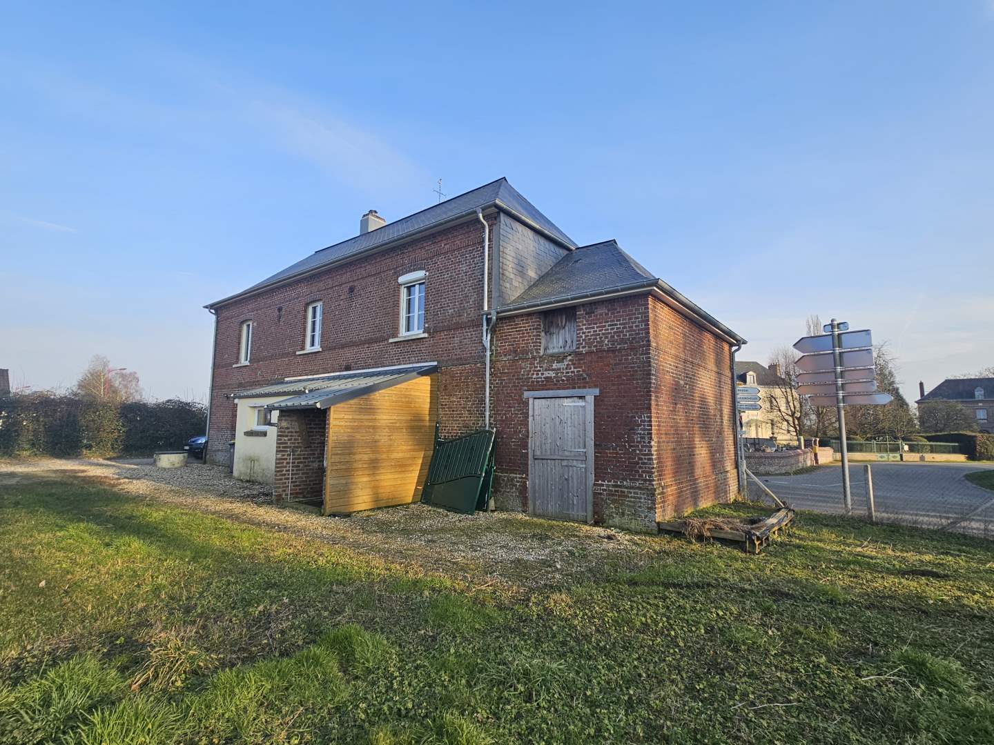 Maison d'habitation - 6 pièces - 131 m²