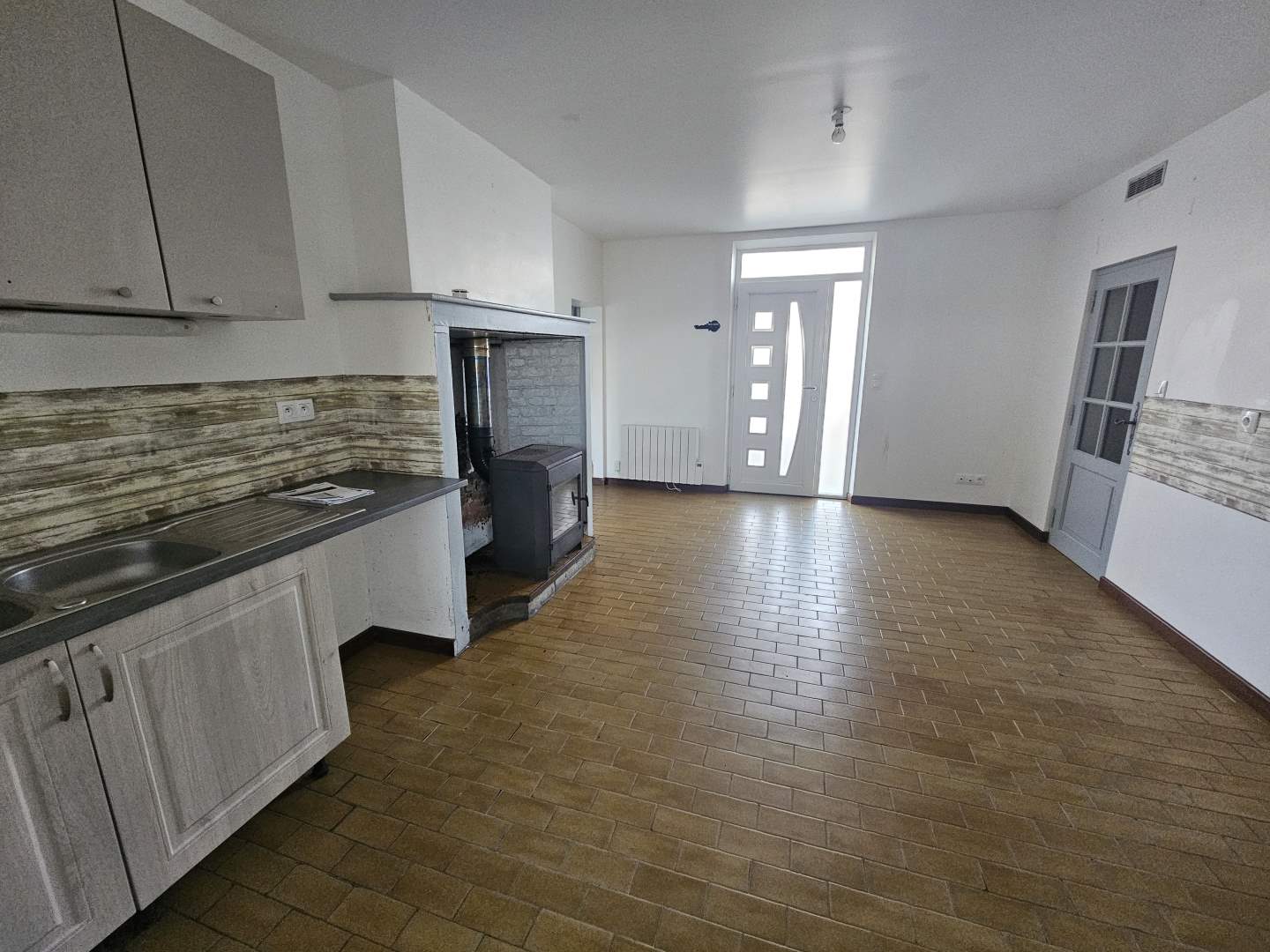 Maison d'habitation - 6 pièces - 131 m²