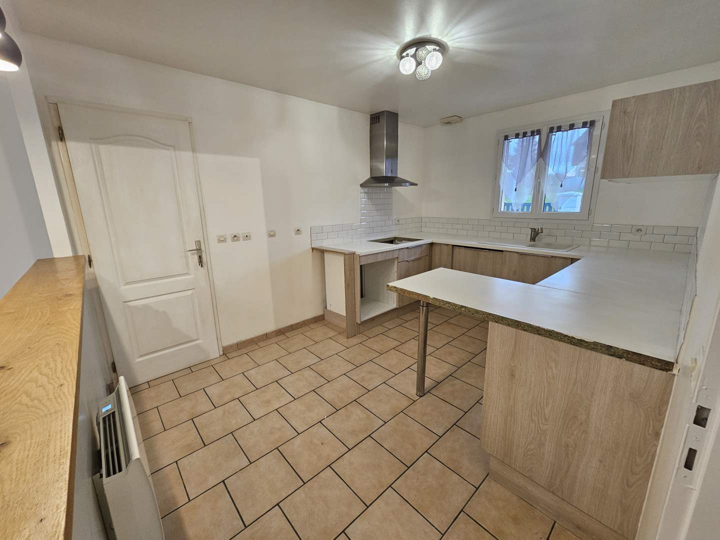 Maison d'habitation - 5 pièces - 85 m²