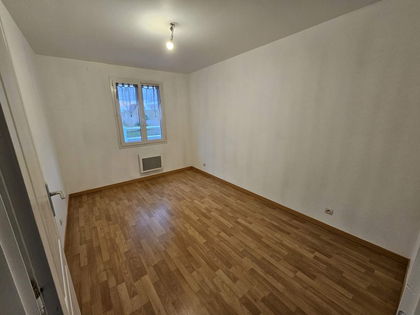 Maison d'habitation - 5 pièces - 85 m²