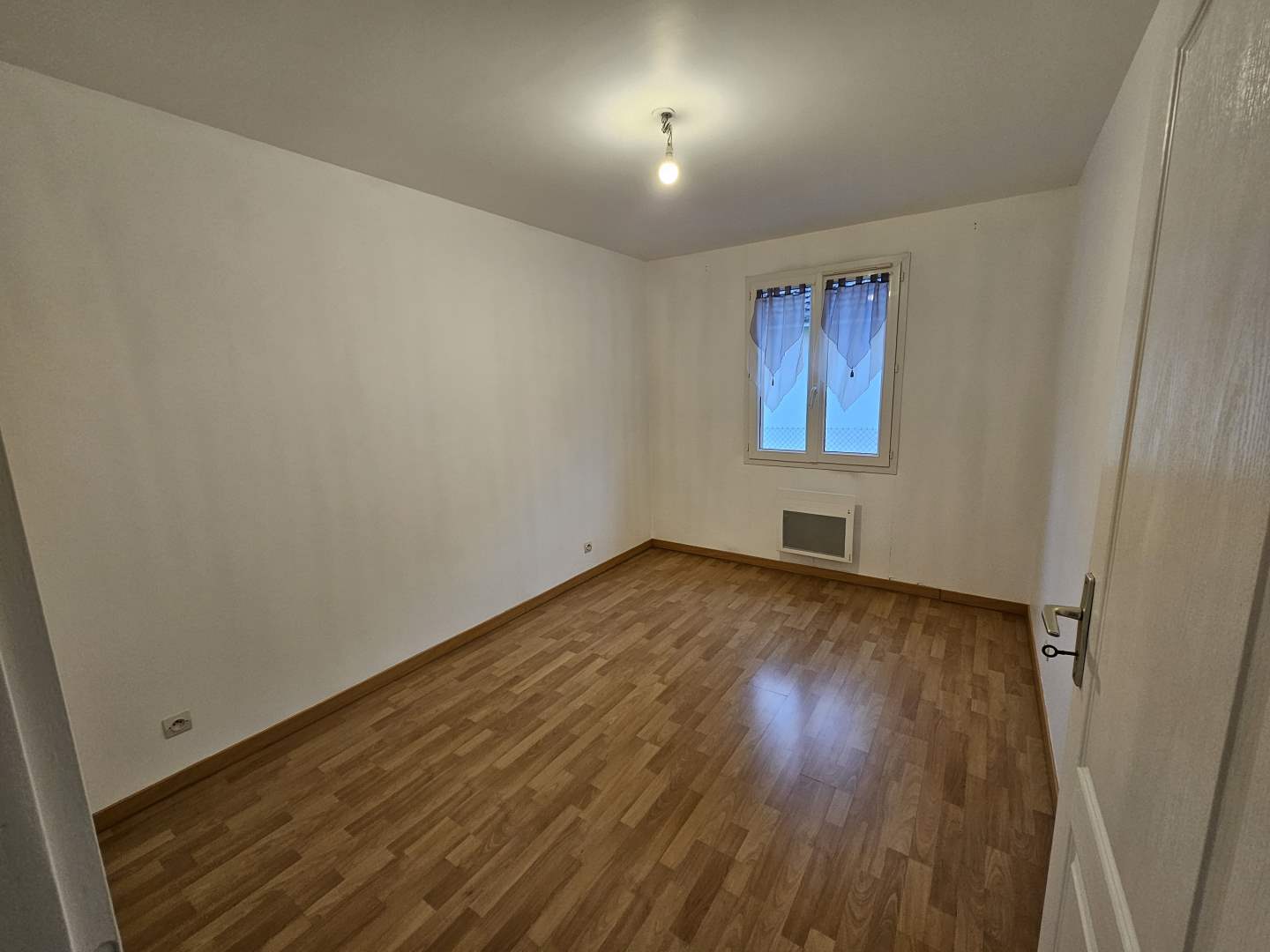 Maison d'habitation - 5 pièces - 85 m²
