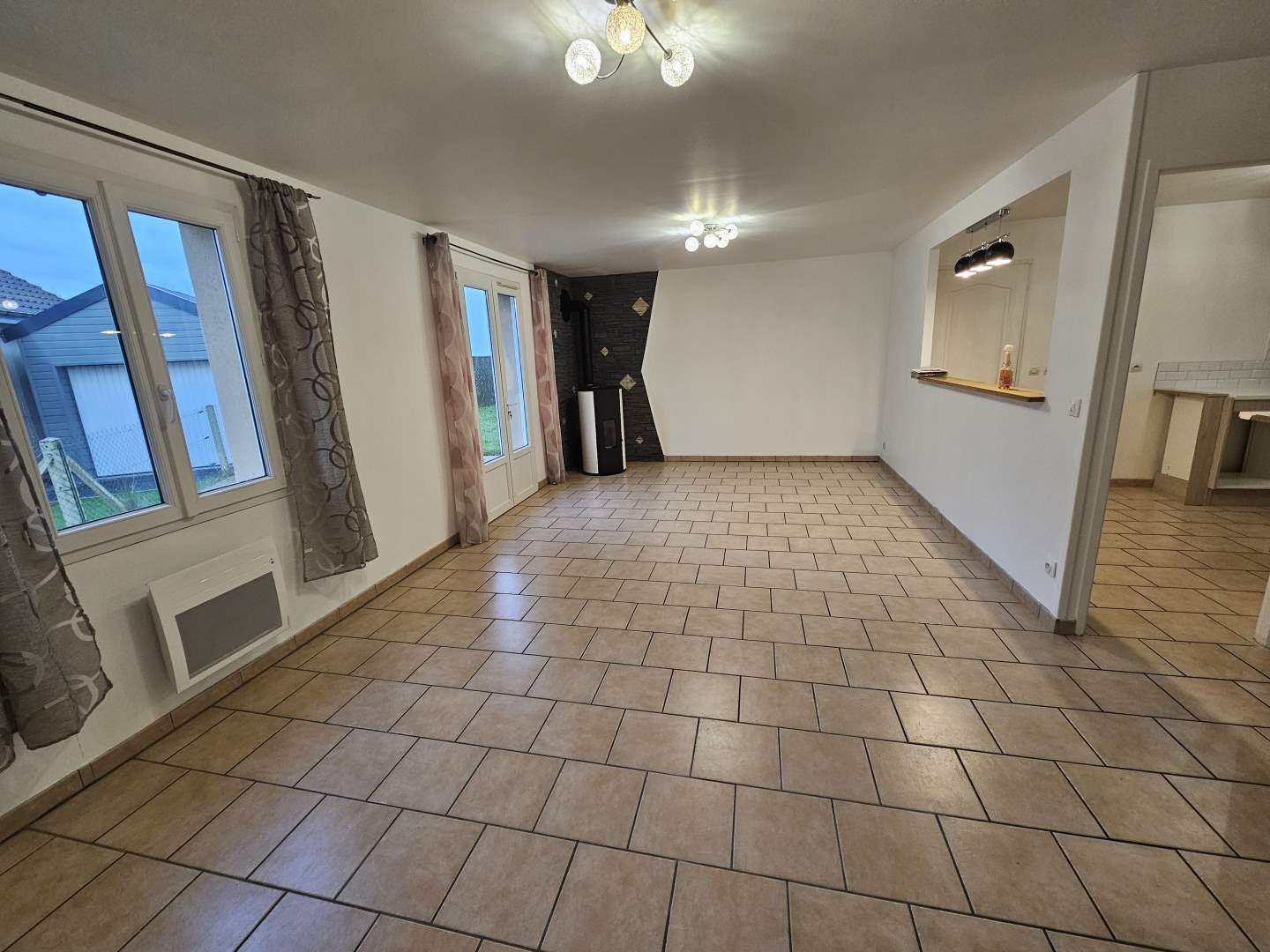 Maison d'habitation - 5 pièces - 85 m²