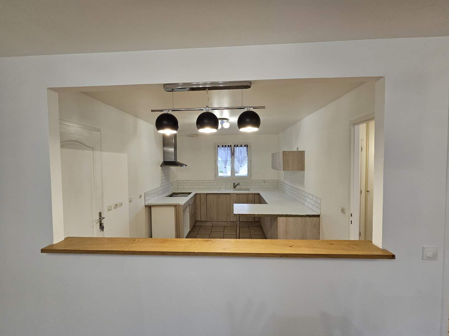 Maison d'habitation - 5 pièces - 85 m²