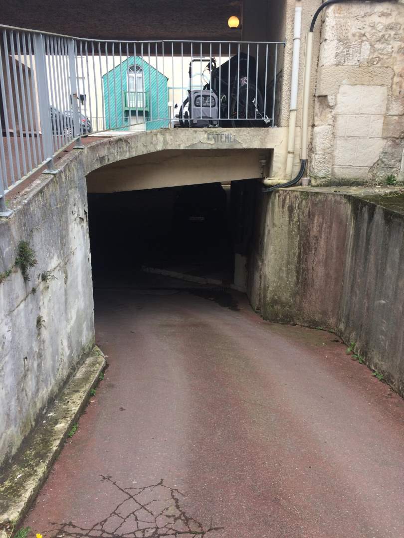 Parking couvert - 1 pièce - 0 m²