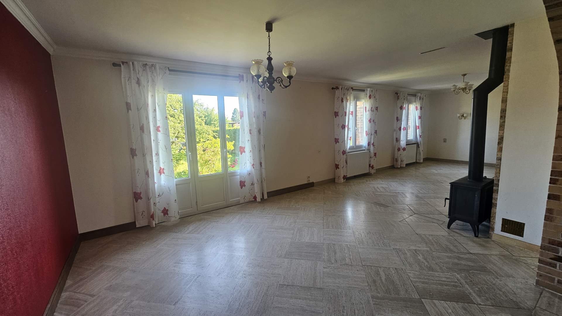 Maison d'habitation - 7 pièces - 169 m²