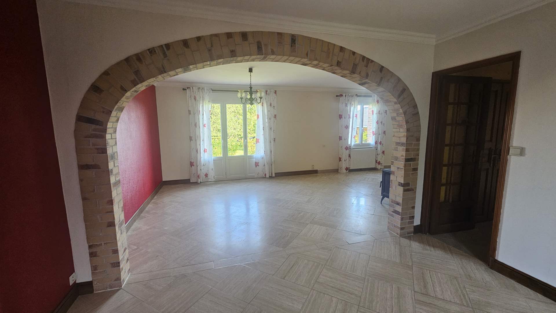 Maison d'habitation - 7 pièces - 169 m²