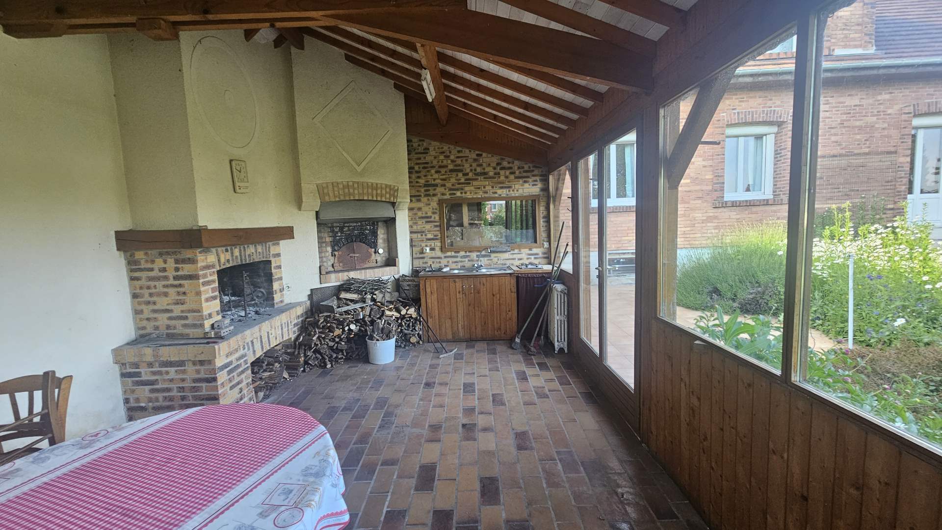 Maison d'habitation - 7 pièces - 169 m²