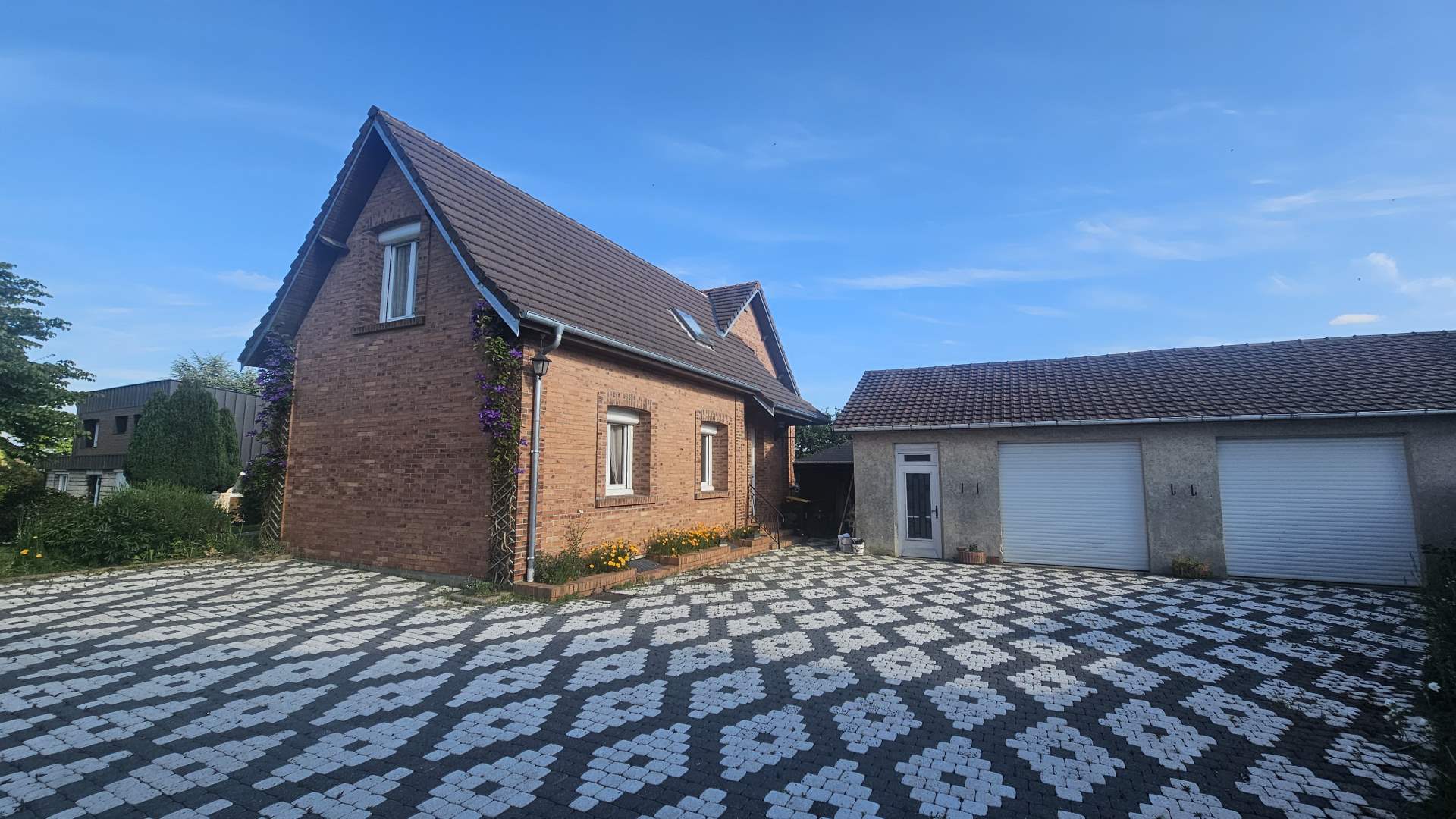 Maison d'habitation - 7 pièces - 169 m²