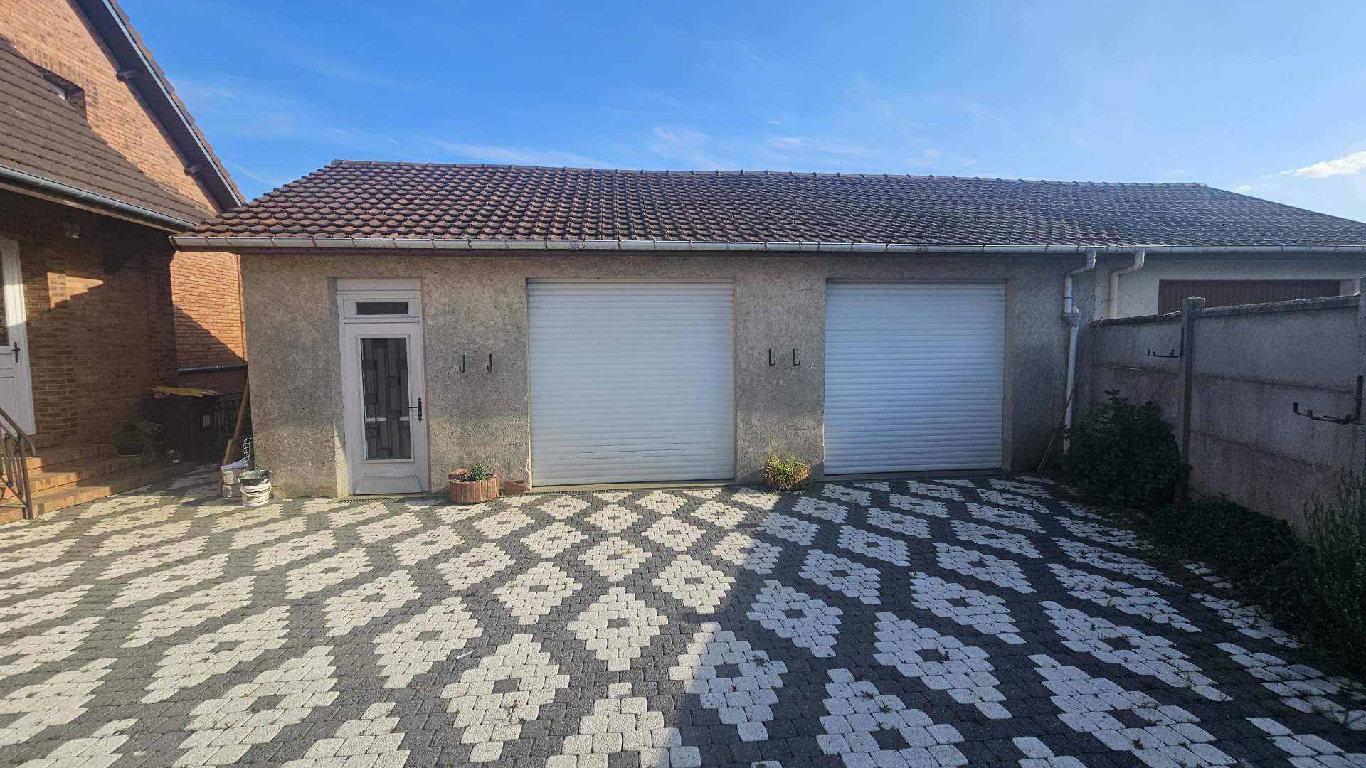 Maison d'habitation - 7 pièces - 169 m²