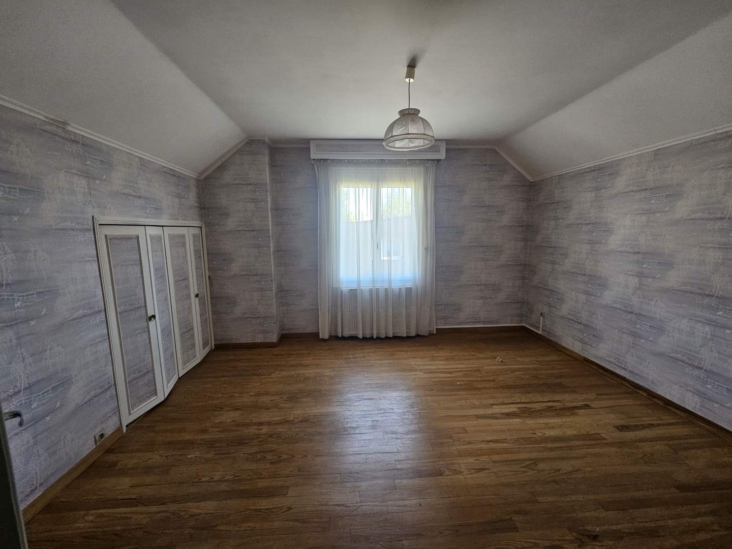 Maison d'habitation - 7 pièces - 169 m²