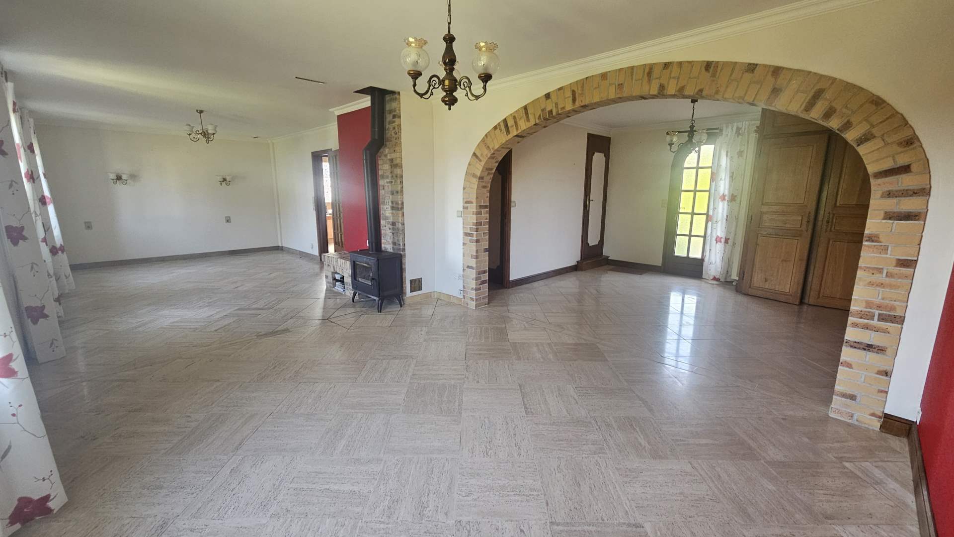 Maison d'habitation - 7 pièces - 169 m²