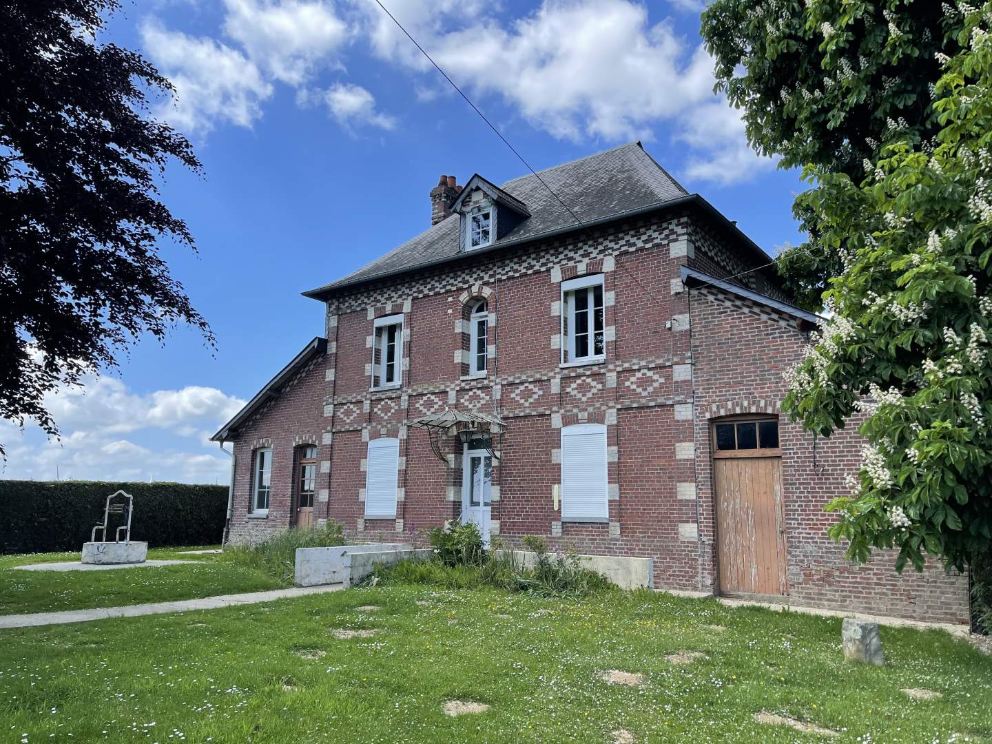 Maison d'habitation - 6 pièces - 105 m²