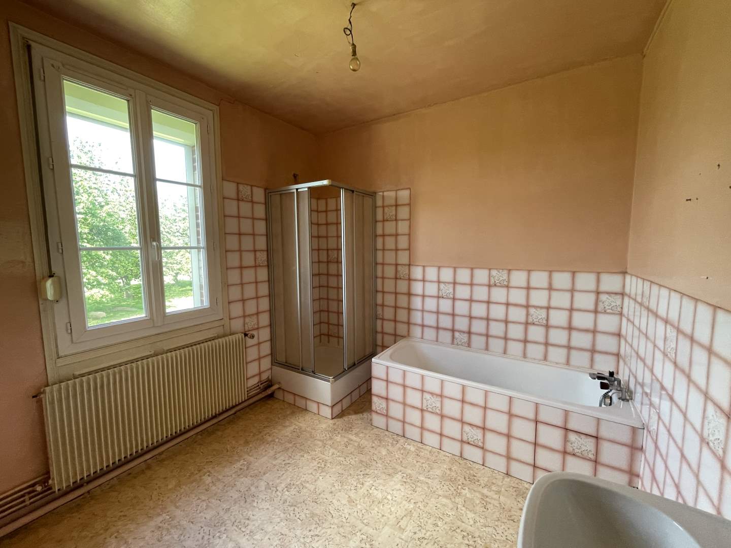 Maison d'habitation - 6 pièces - 105 m²