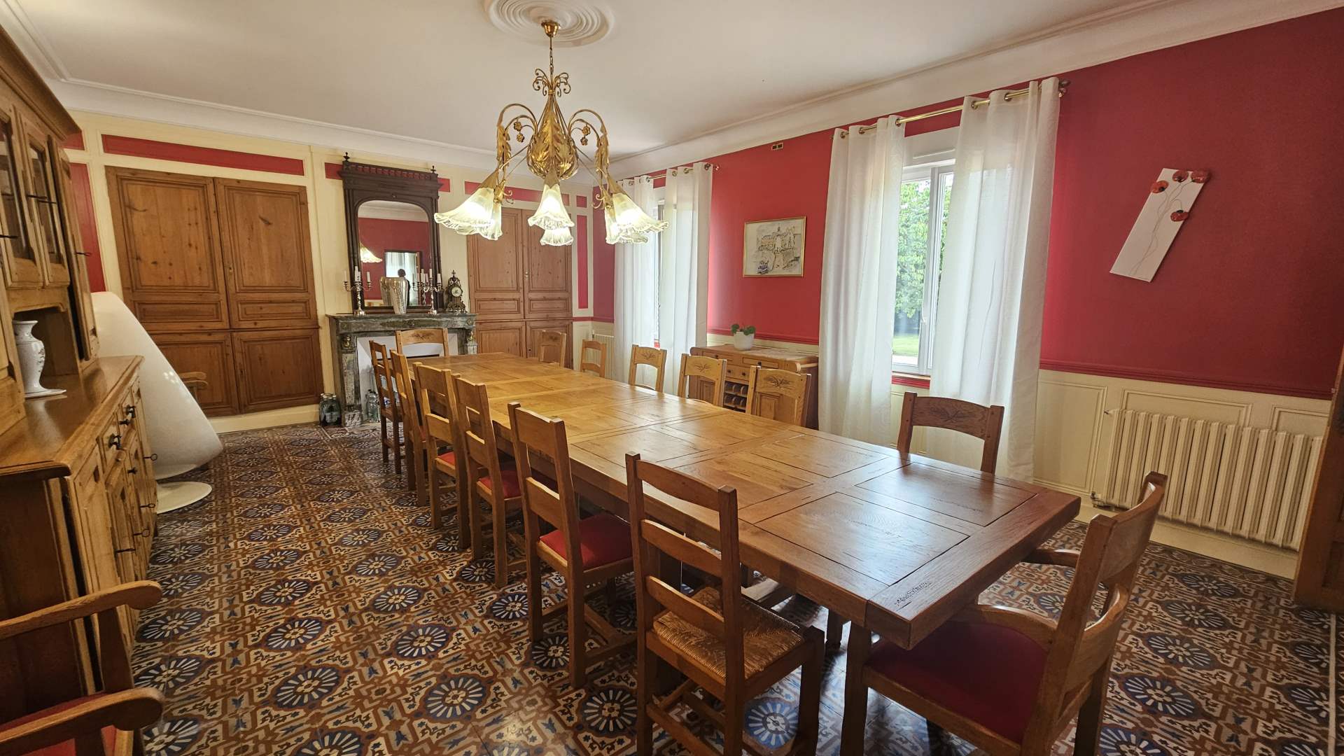 Maison d'habitation - 7 pièces - 180 m²