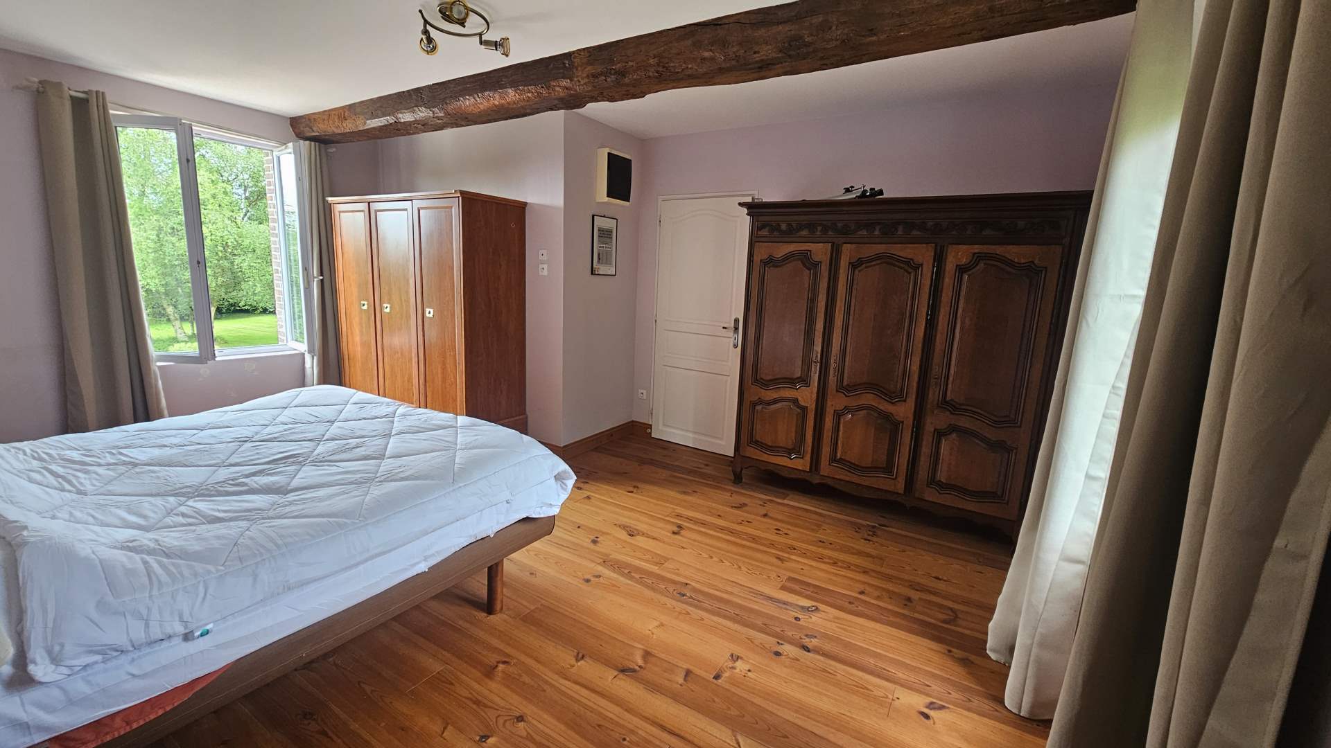 Maison d'habitation - 7 pièces - 180 m²