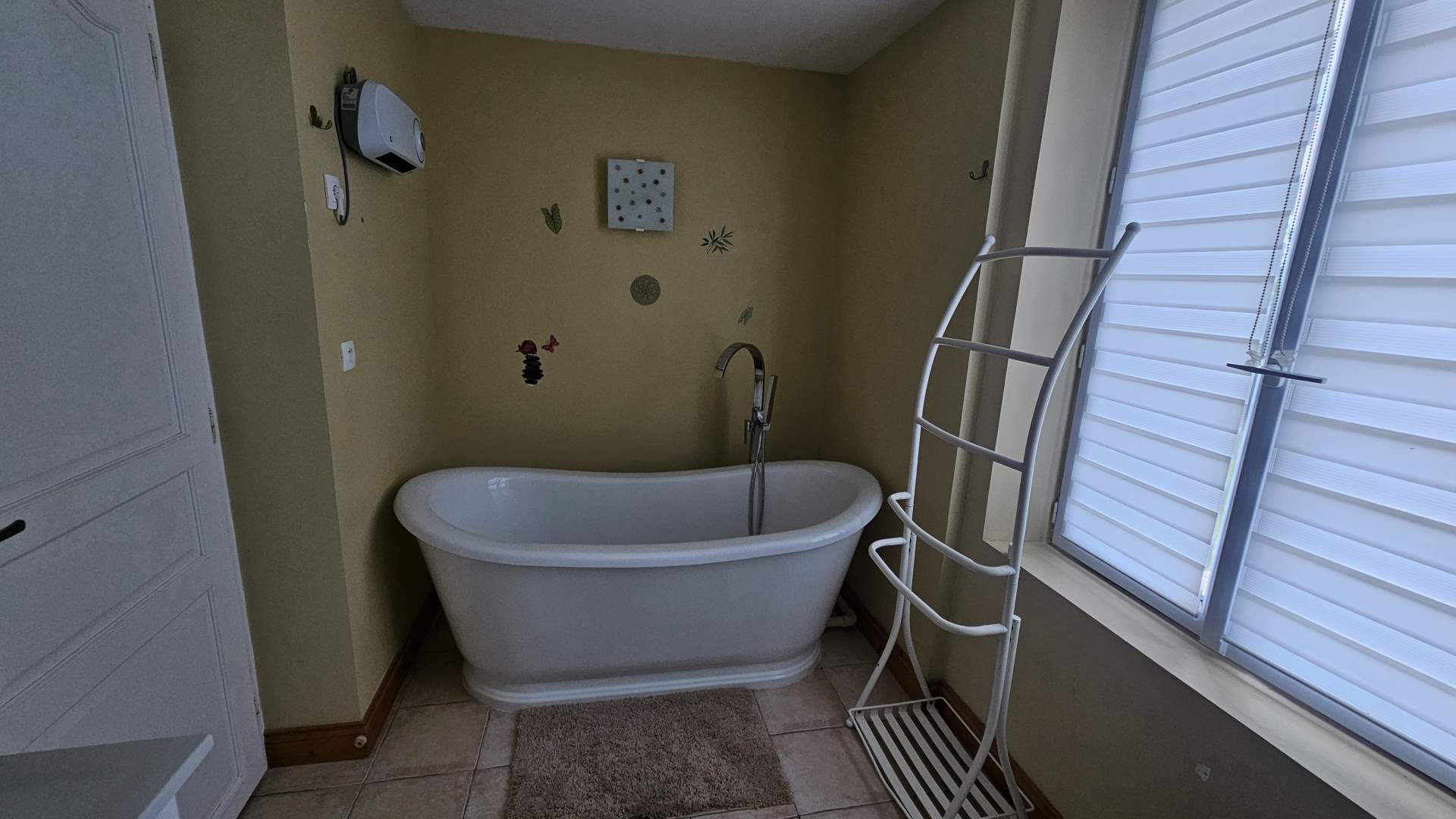 Maison d'habitation - 7 pièces - 180 m²