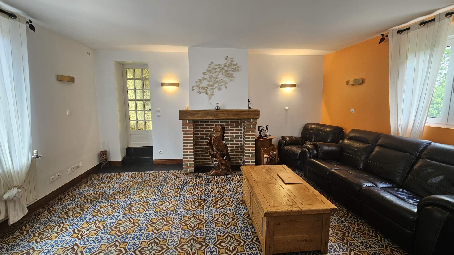 Maison d'habitation - 7 pièces - 180 m²