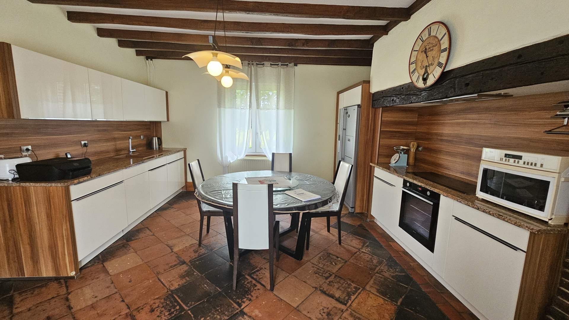 Maison d'habitation - 7 pièces - 180 m²