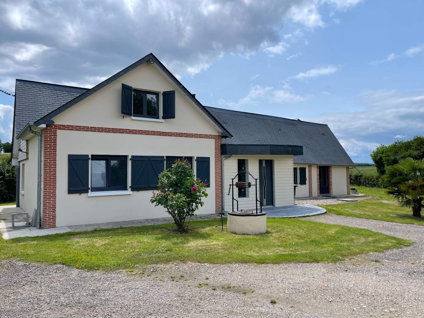 Maison d'habitation - 5 pièces - 163 m²