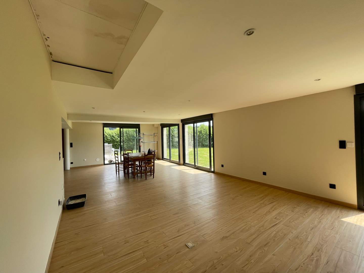 Maison d'habitation - 5 pièces - 163 m²