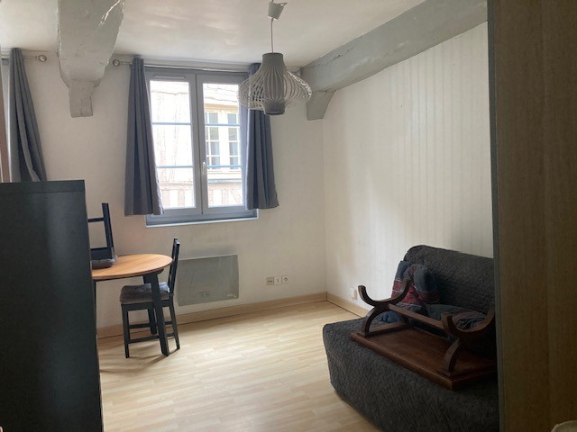 PR PLACE VIEUX MARCHE STUDIO MEUBLE - 1 pièce - 19 m²